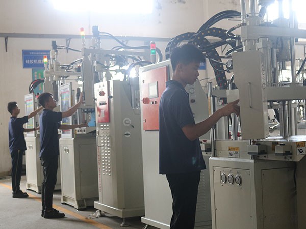 立式注塑機液態硅膠機